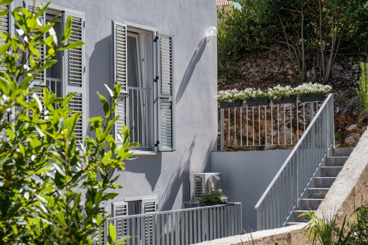 Apartmani Beatrice Mali Losinj Ngoại thất bức ảnh