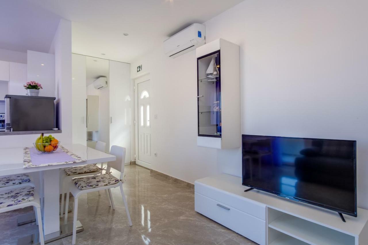Apartmani Beatrice Mali Losinj Ngoại thất bức ảnh