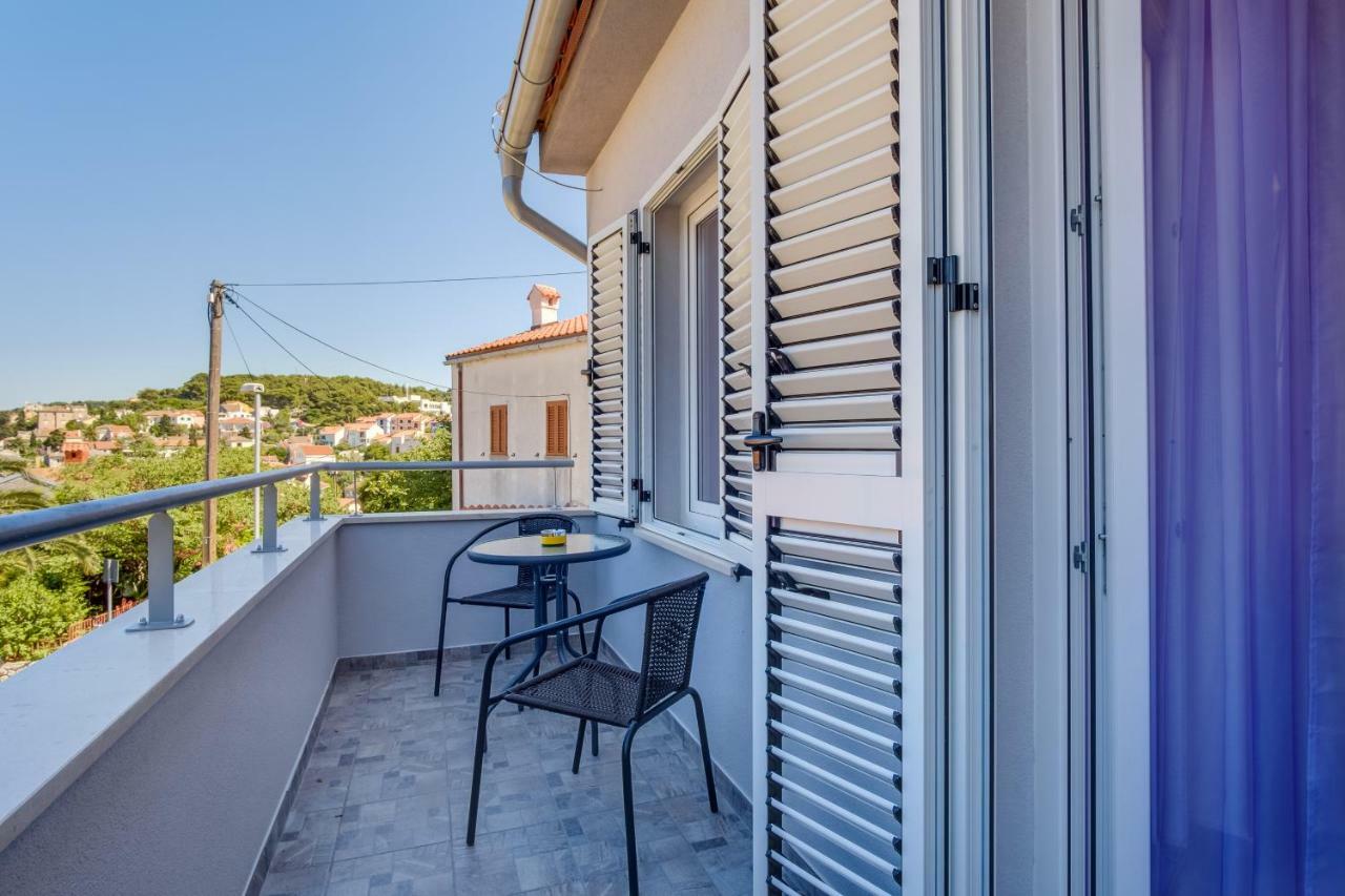 Apartmani Beatrice Mali Losinj Ngoại thất bức ảnh