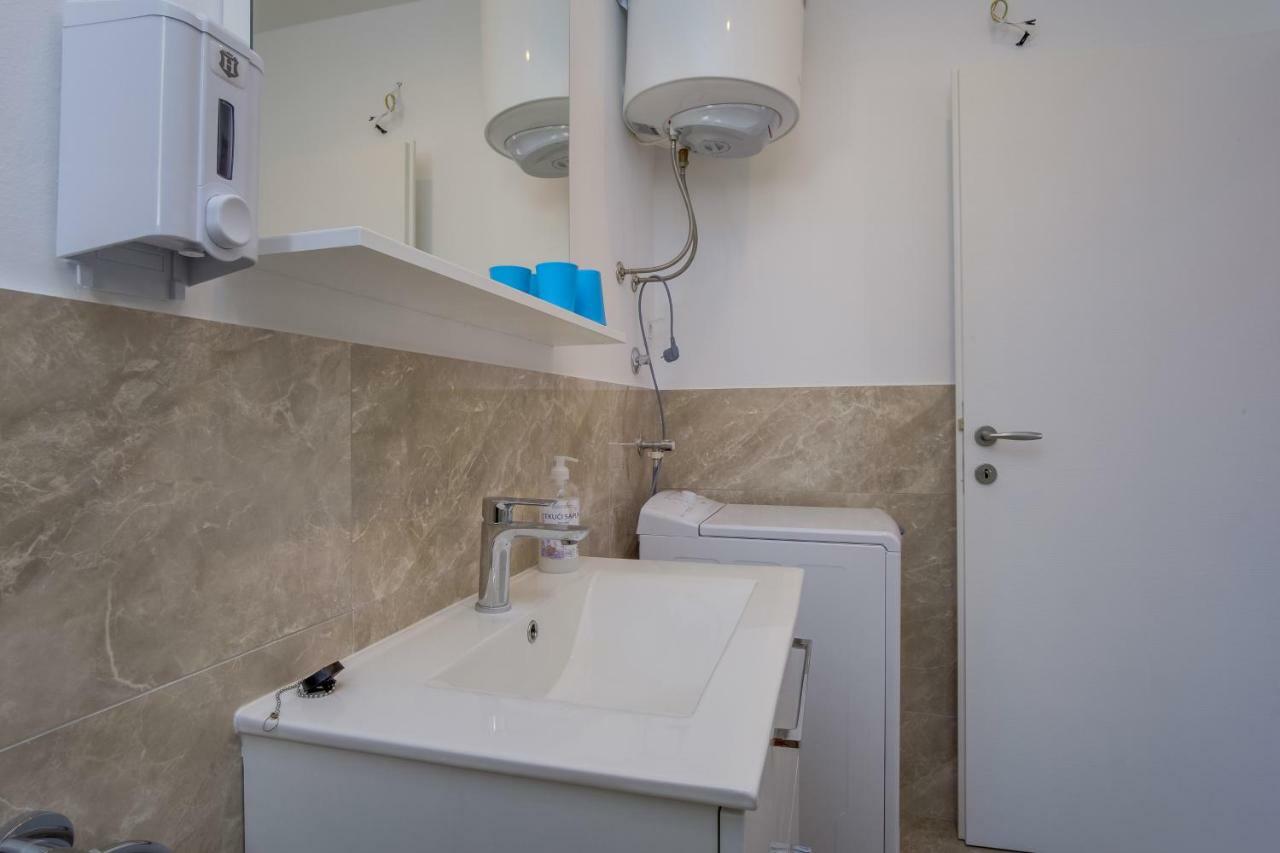 Apartmani Beatrice Mali Losinj Ngoại thất bức ảnh