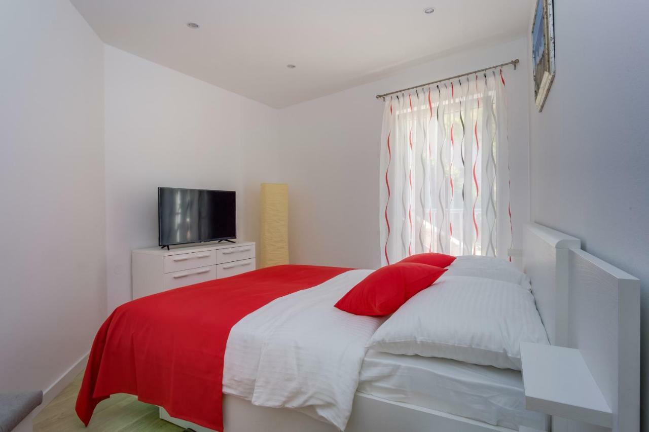 Apartmani Beatrice Mali Losinj Ngoại thất bức ảnh