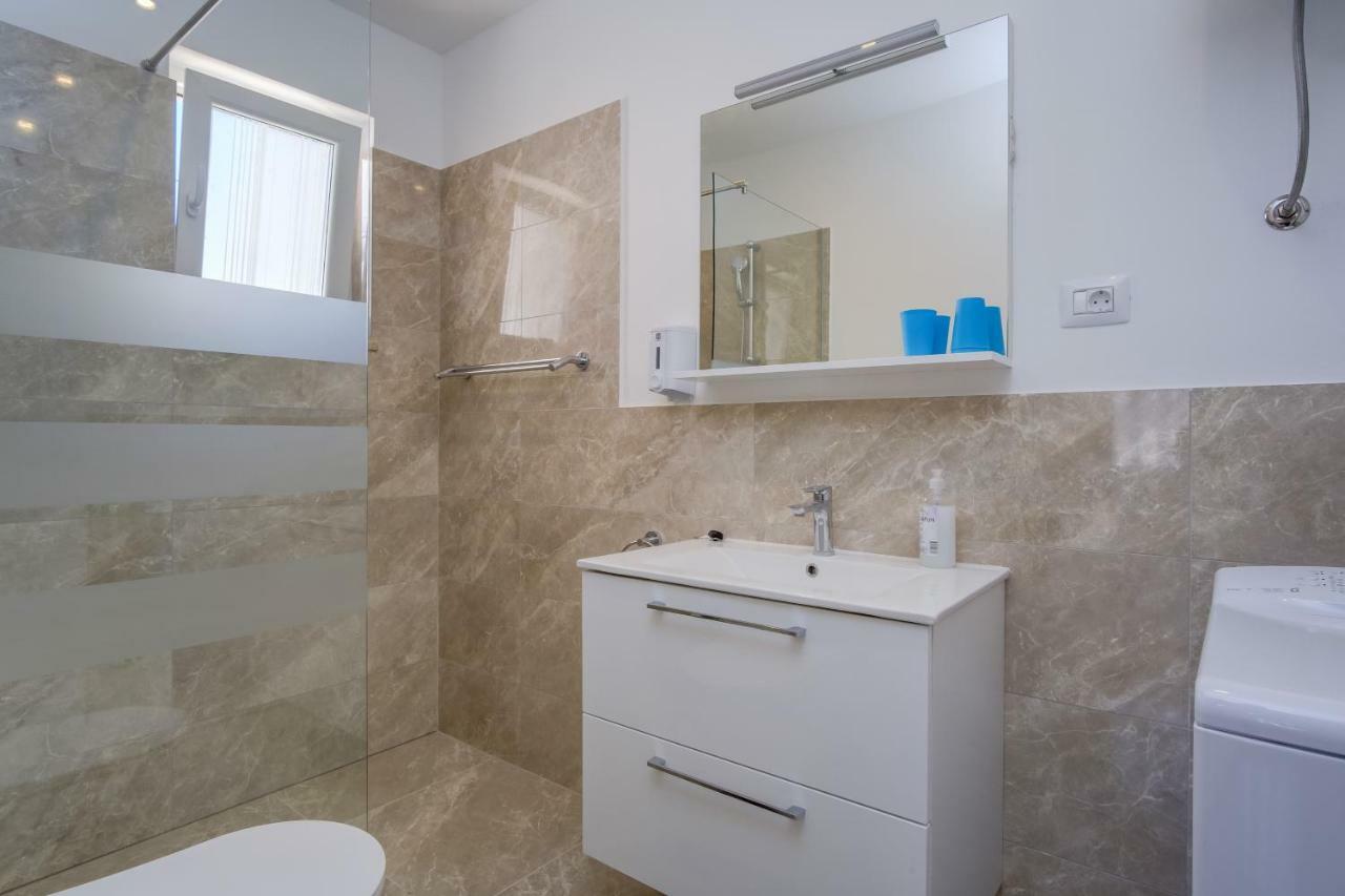 Apartmani Beatrice Mali Losinj Ngoại thất bức ảnh